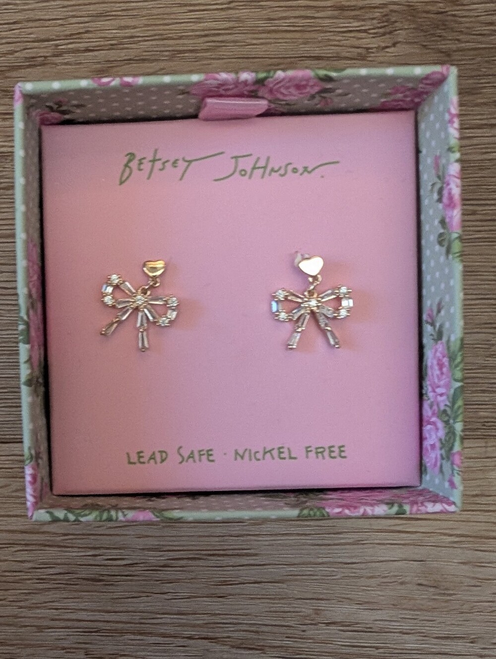 Betsey Johnson Summer Jewelry 4pc Set; 3 Pairs of Earrings & a Necklace - Picture 7 of 15